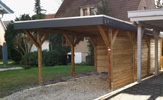 Carport für einen PKW mit Imprägnierung, Schuppen, Schieferblende, Aluminium-Kante und Fundamenten – in Lemgo